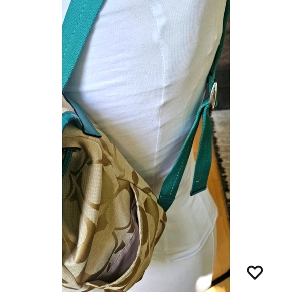 AUTHENTIC Coach Signature Stripe Backpack 21928 Khaki/Jade 2 Bag Charms - Picture 3 of 4